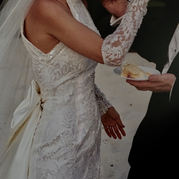 Dreamy Wedding gown - Picture 7 of 16